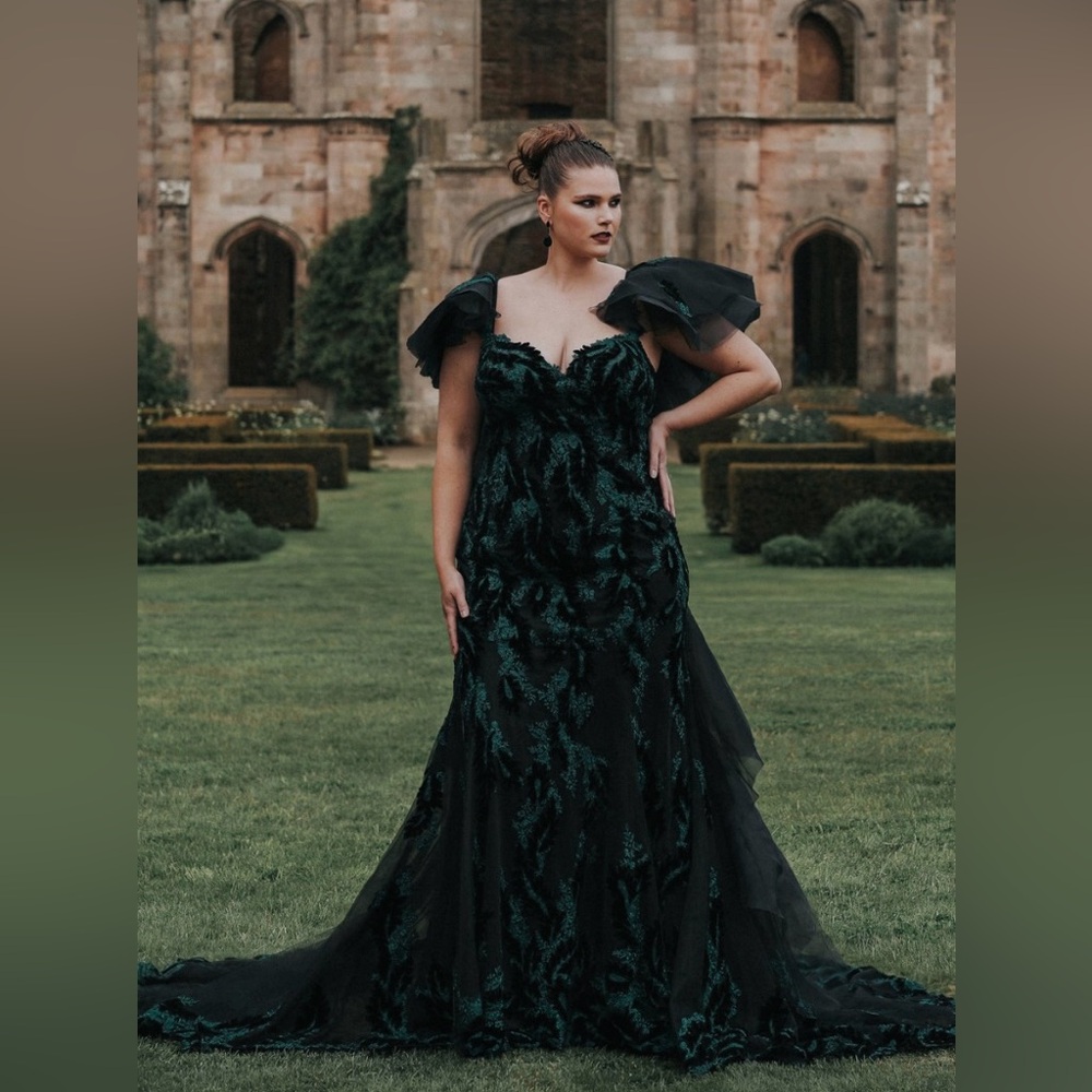 NWT!! Allure Bridal Disney Villains Maleficent